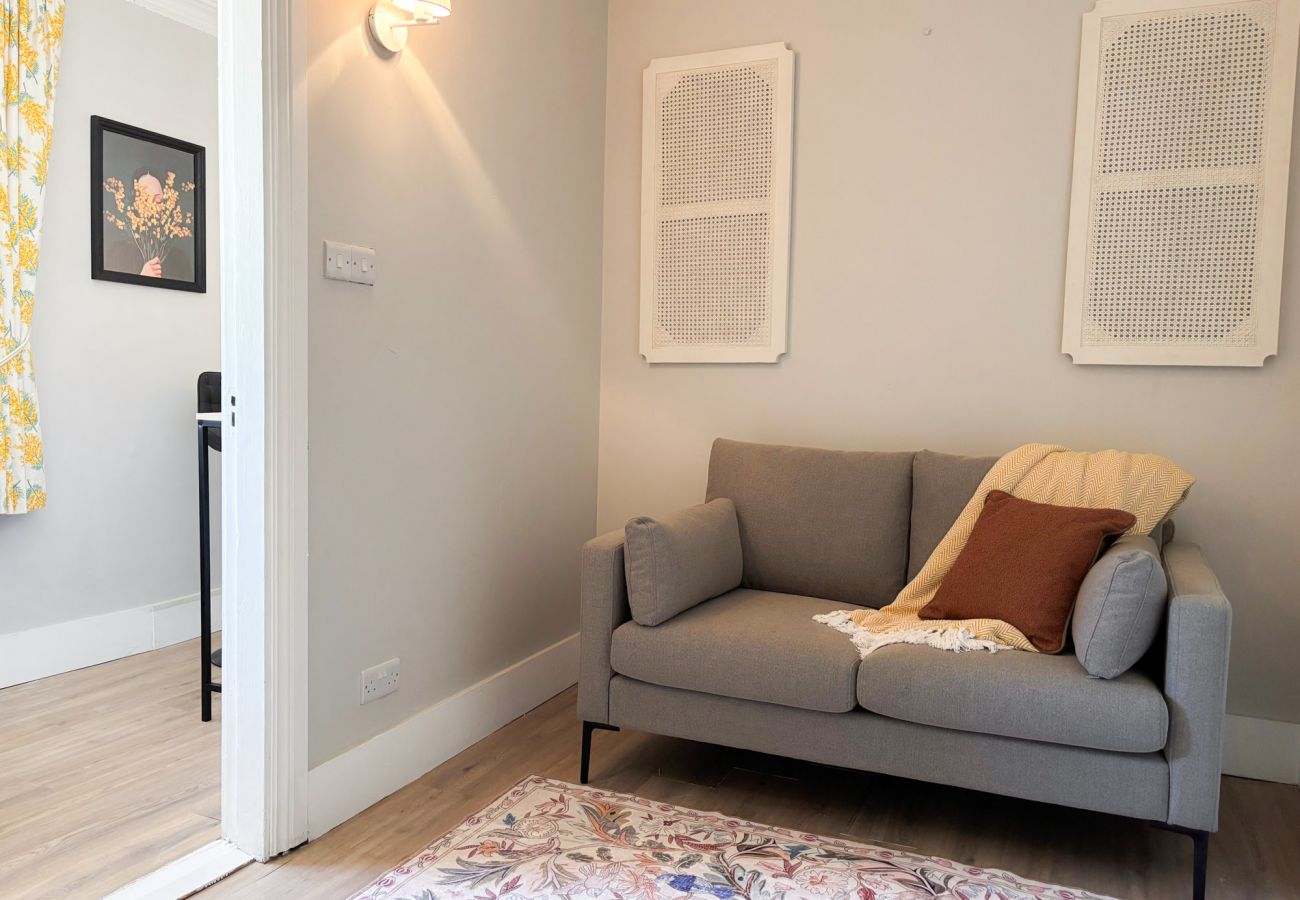 Luxurious Clifden Cottage. Quiet seated area. 