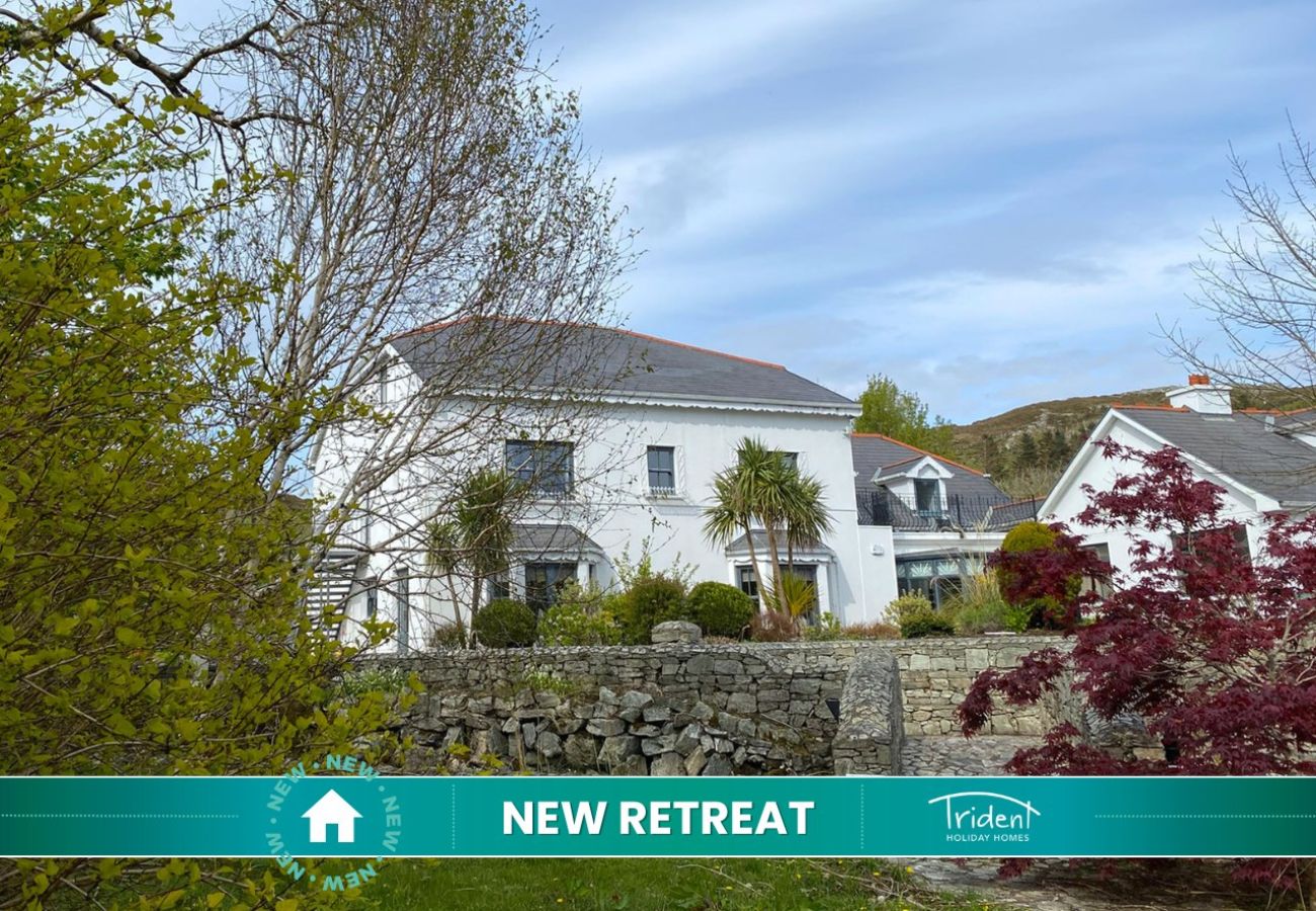 Luxurious Clifden Holiday Home. Large luxury home sleeps 15. 