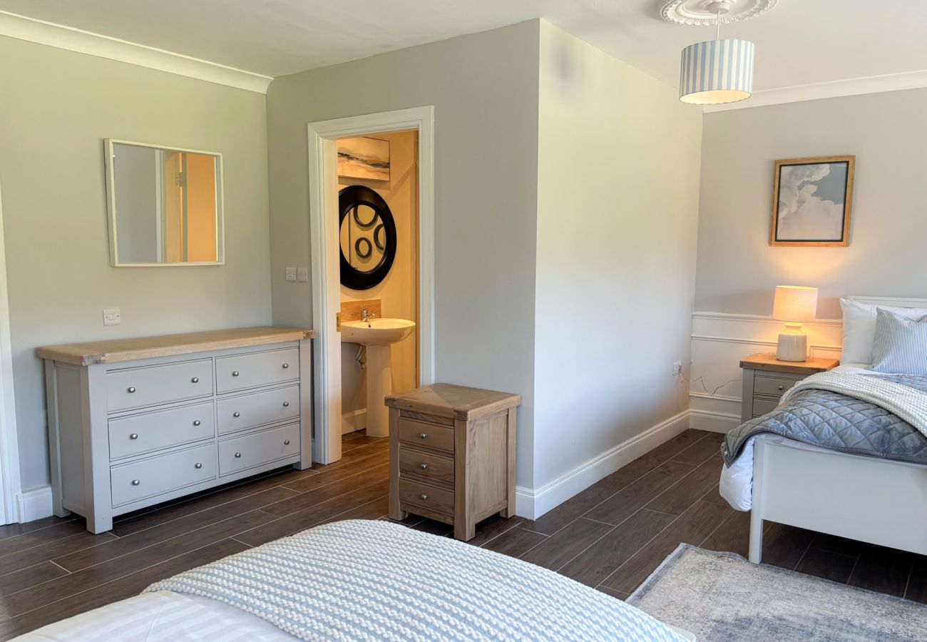 Luxurious Clifden Holiday Home. Triple Bedroom
