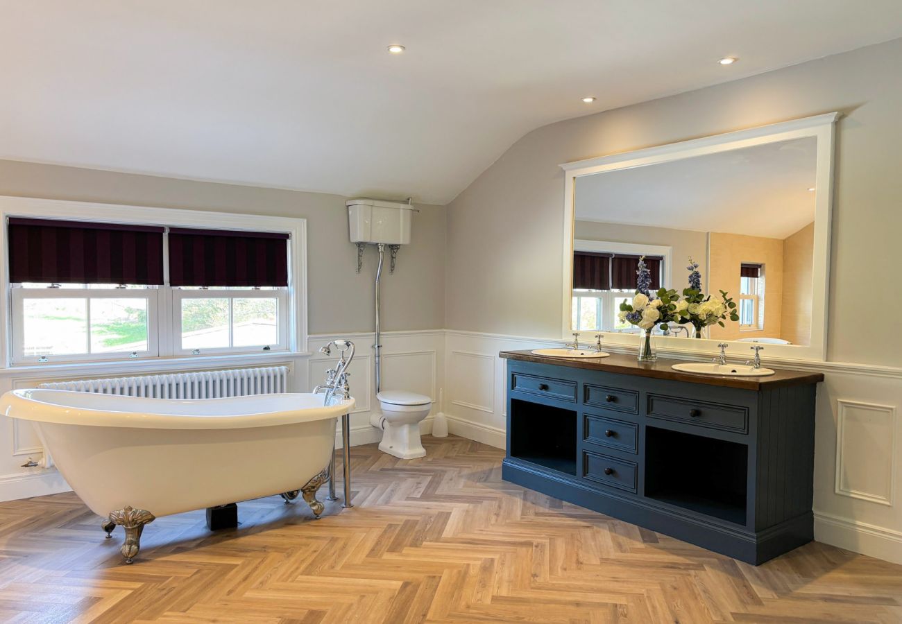Luxurious Clifden Holiday Home. Spacious bathroom with free standing bath. Luxury. 