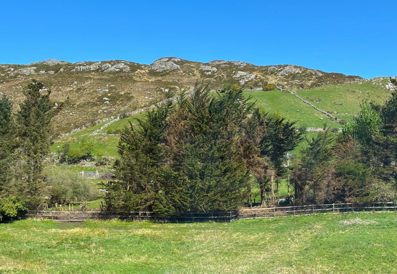 Luxurious Clifden Holiday Home. Views to the feilds and hills. 