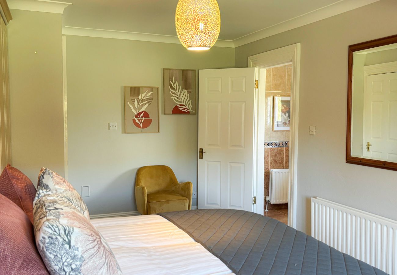 Luxurious Clifden Holiday Home. Double comfortable bright room 