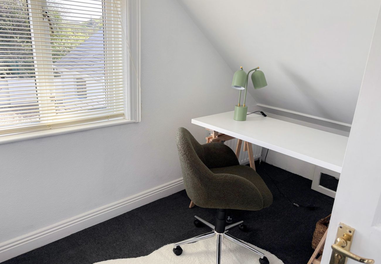 Luxurious Clifden Holiday Home. Private desk and chair