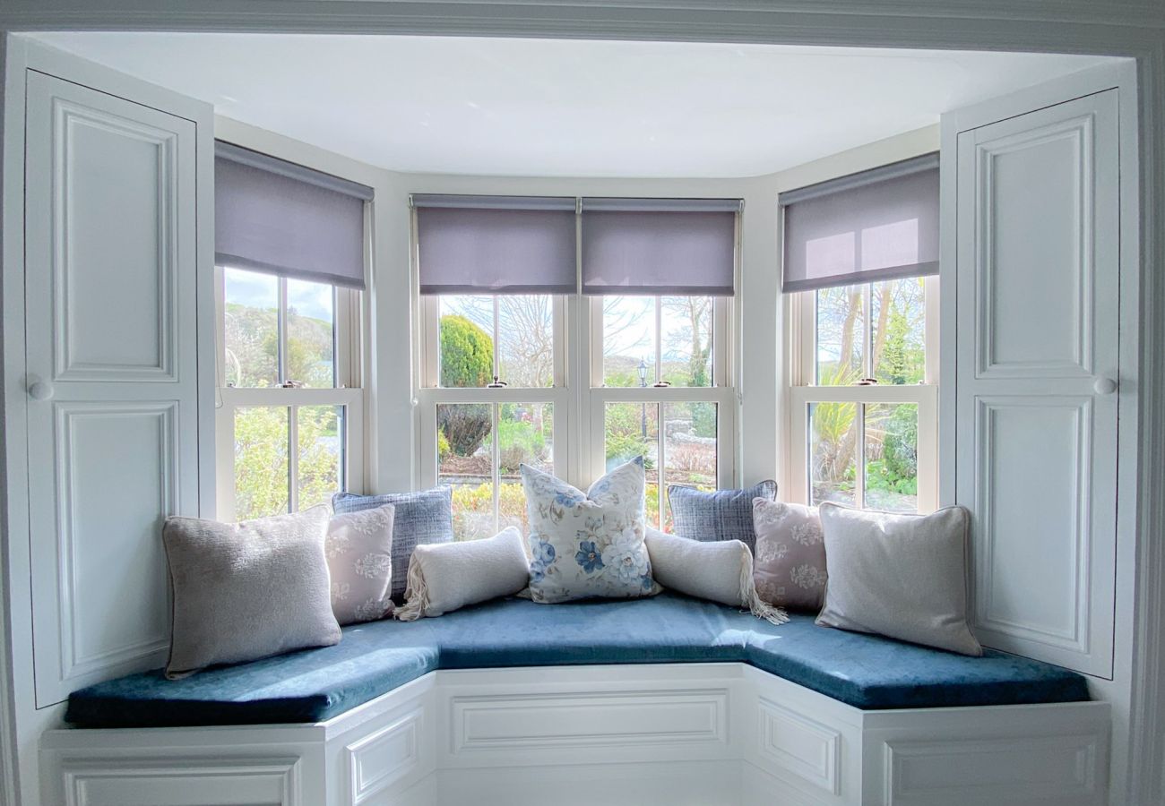 Luxurious Clifden Holiday Home. Large luxury home sleeps 15. large bay window
