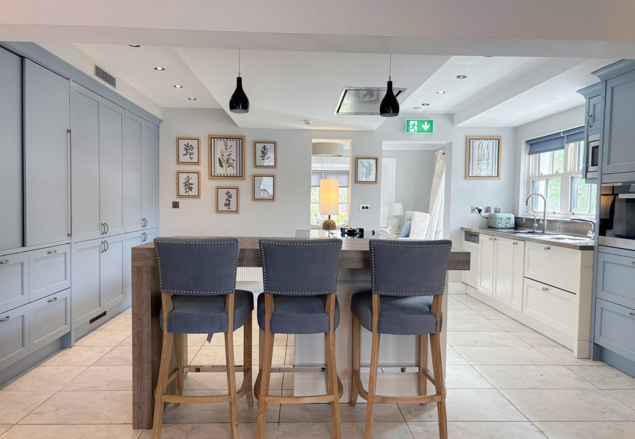 Luxurious Clifden Holiday Home.  Large spacious kitchen, stools at dining counter. Modern decore.
