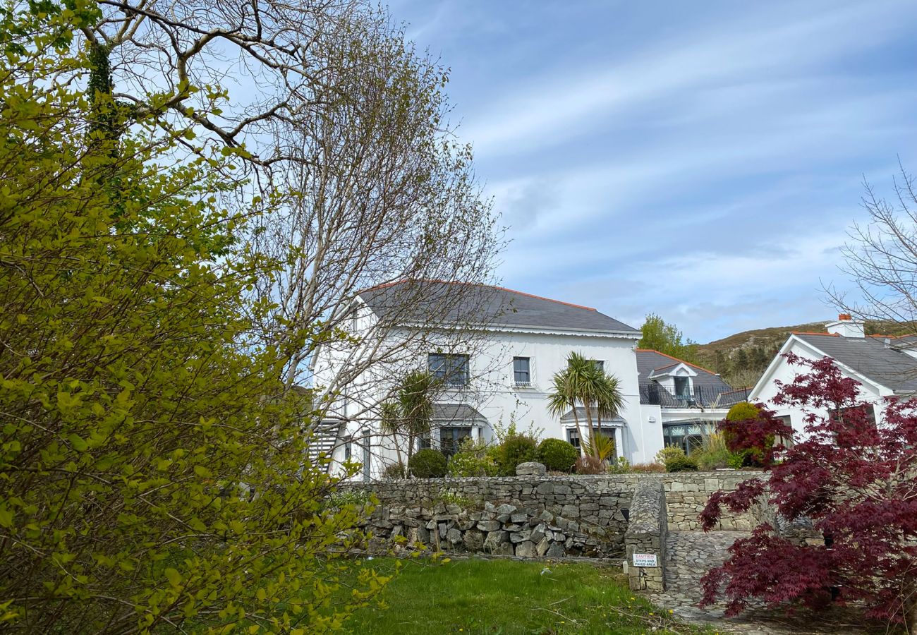 Luxurious Clifden Holiday Home. Sleeps 15 close to Clifden