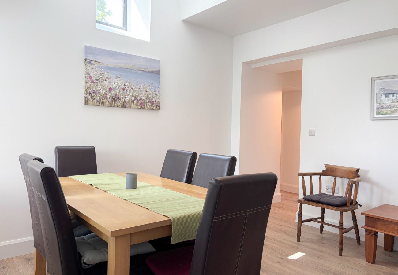 Bluebell Cottage Roundstone.  Family holiday home dining table 6 chairs