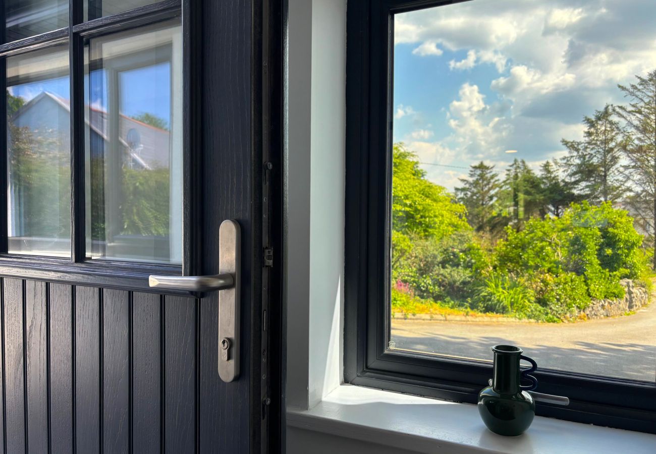 Bluebell Cottage Roundstone.  Family holiday home with views. 