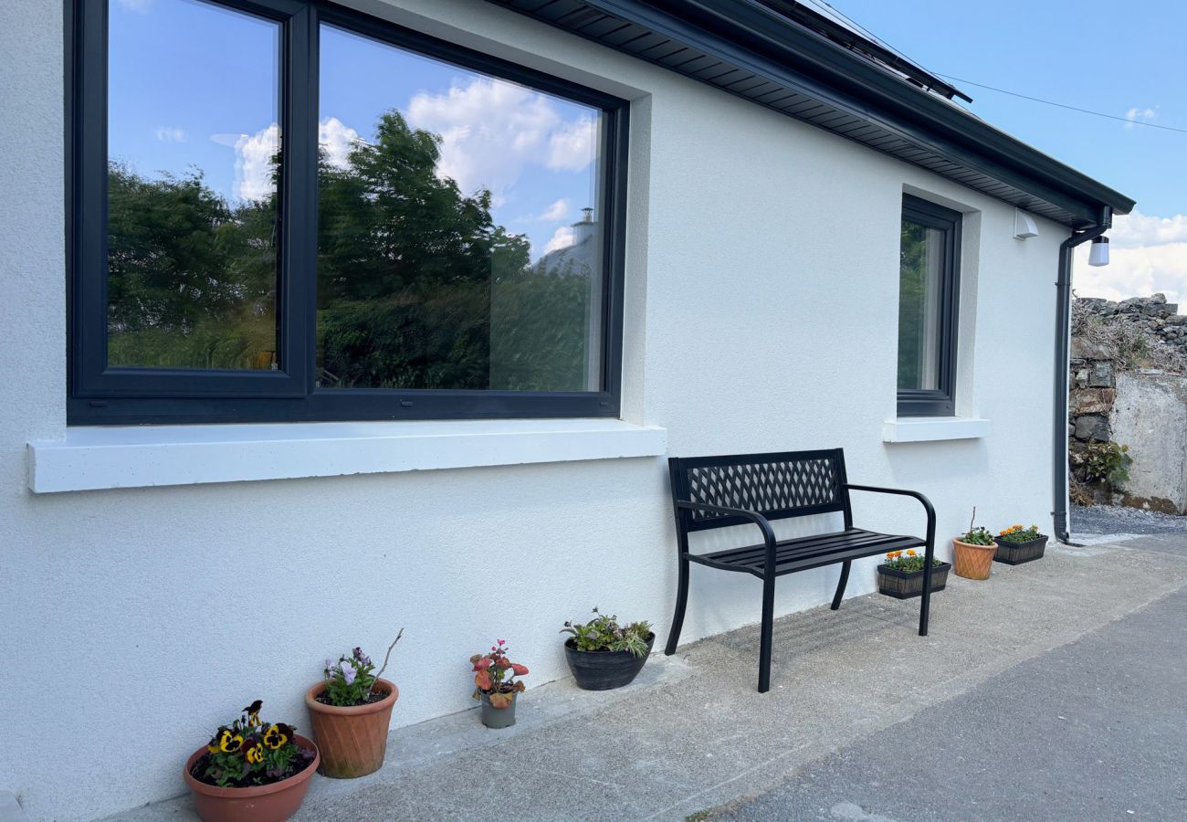 Bluebell Cottage Roundstone.  Family holiday home with views. 