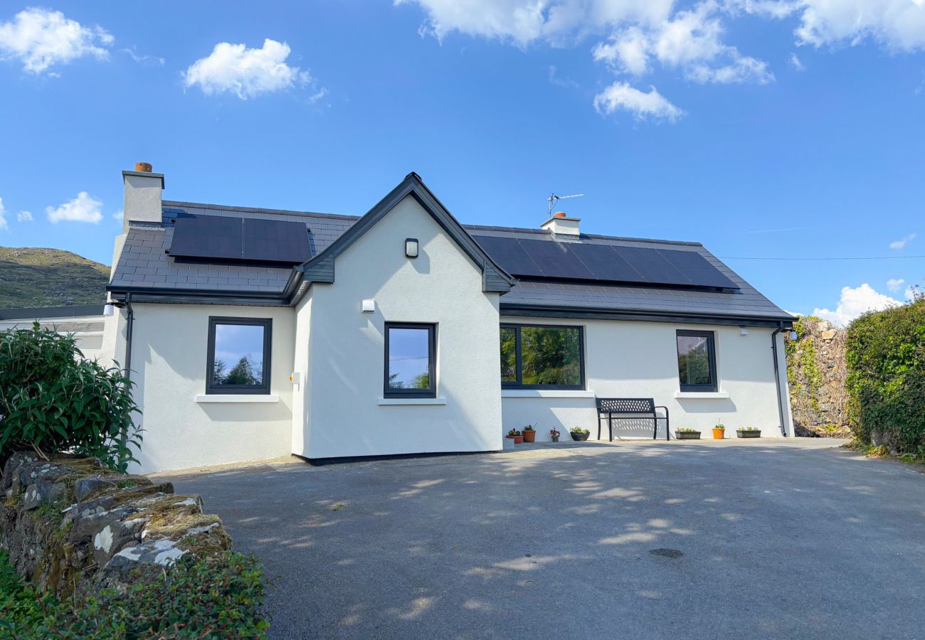Bluebell Cottage Roundstone.  Family holiday home with views. 