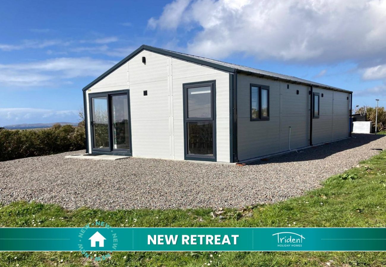 Claddaghduff Holiday Cabin . Luxury holiday family holiday cabin sleeps 4, great views. 