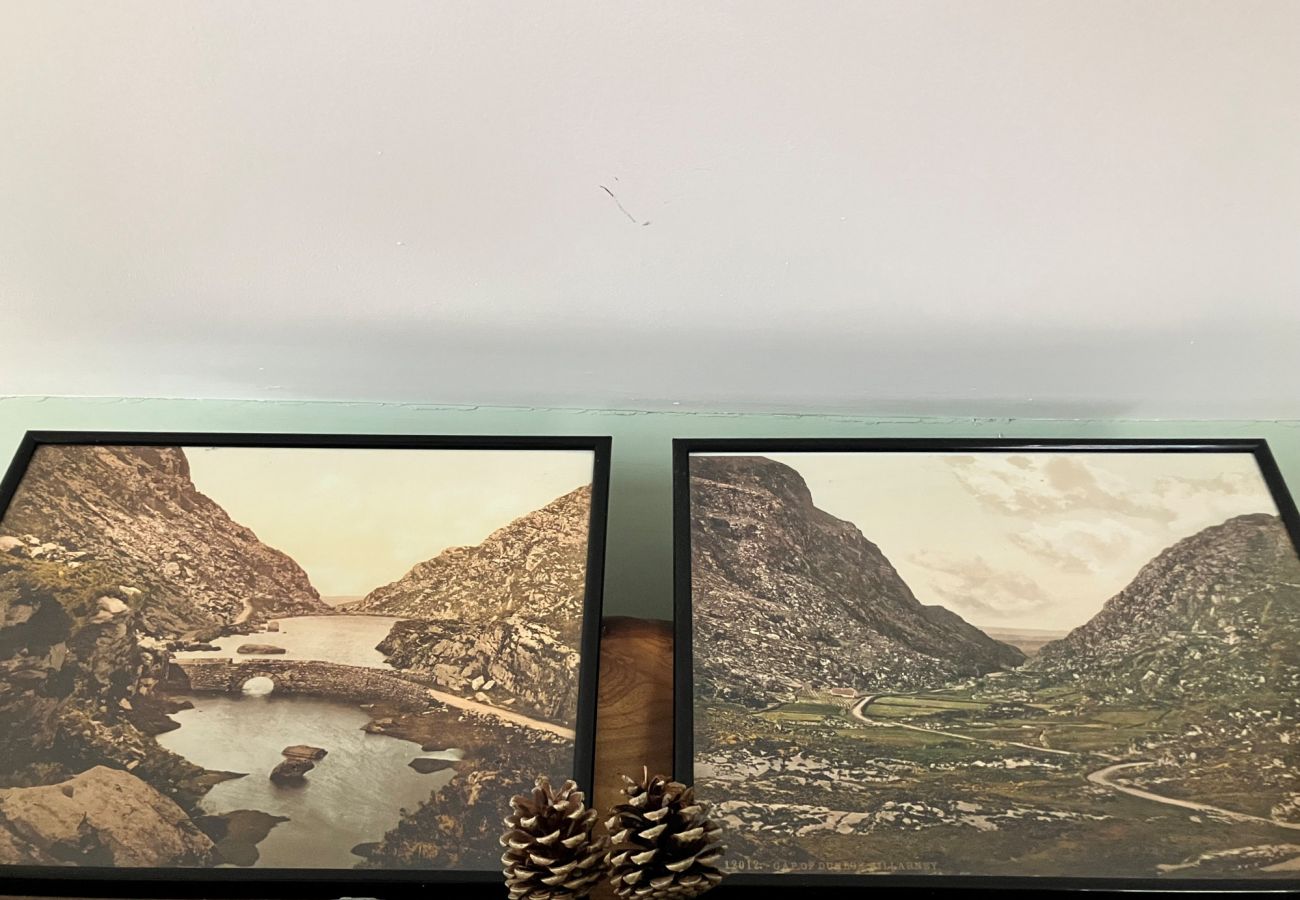 CarrauntoohilViewRetreatKillarneyKitchen. Views of Carrauntoohil and Macgillycuddy Reeks. 