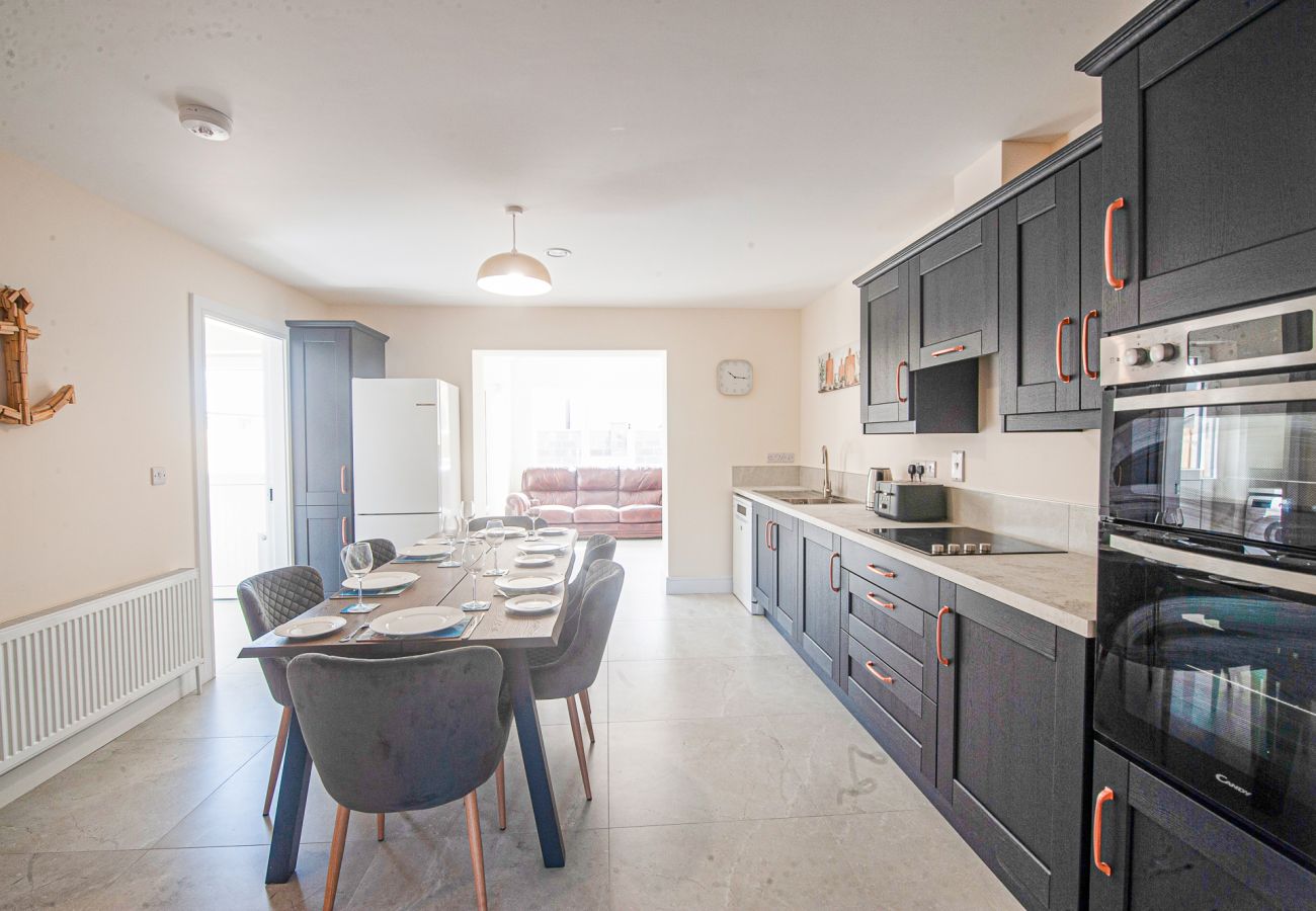 Dunmore East Sunrise Meadows Holiday Home. Contemporary stylish kitchen open plan.