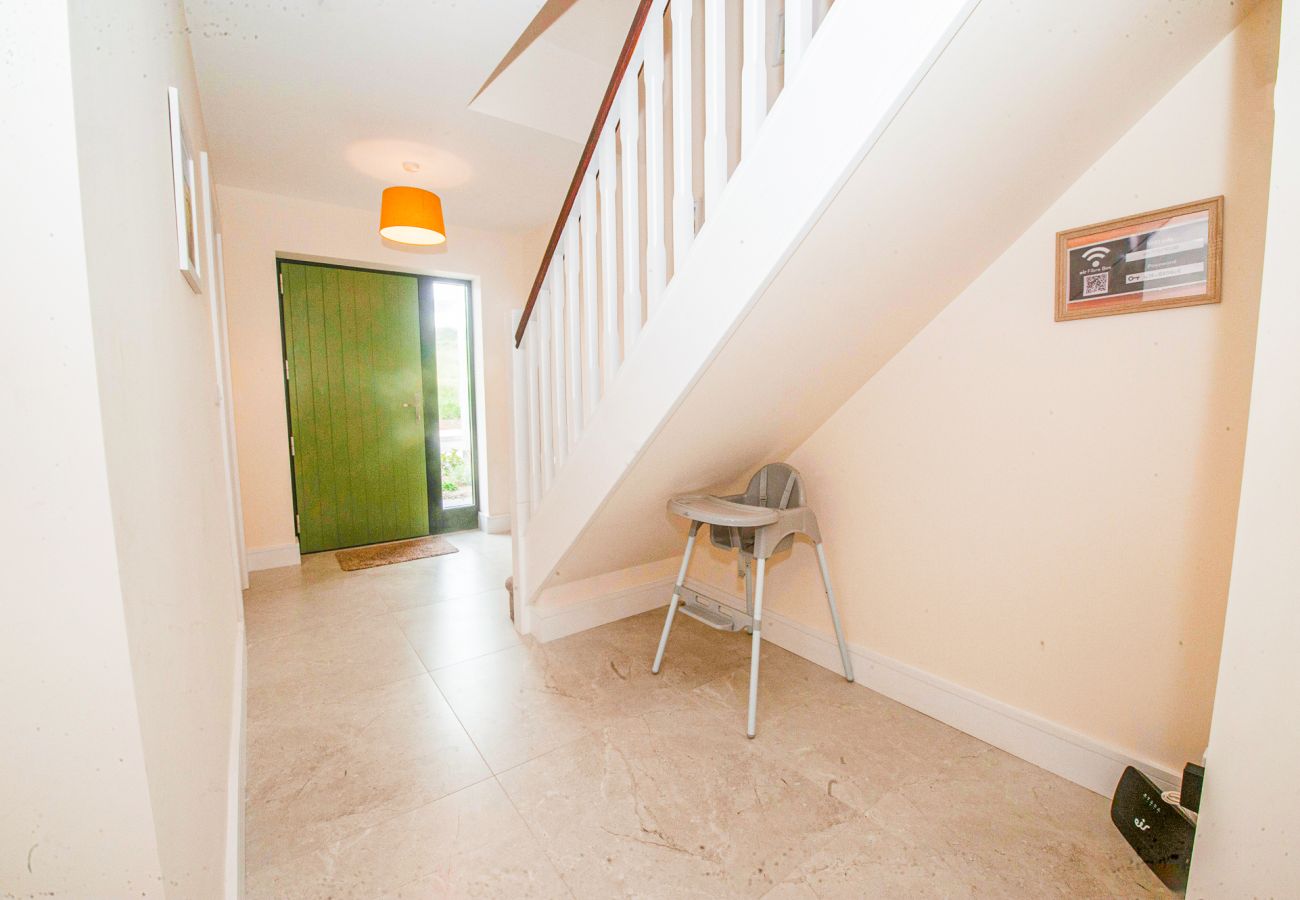 Dunmore East Sunrise Meadows Holiday Home. Bright open hallway. 