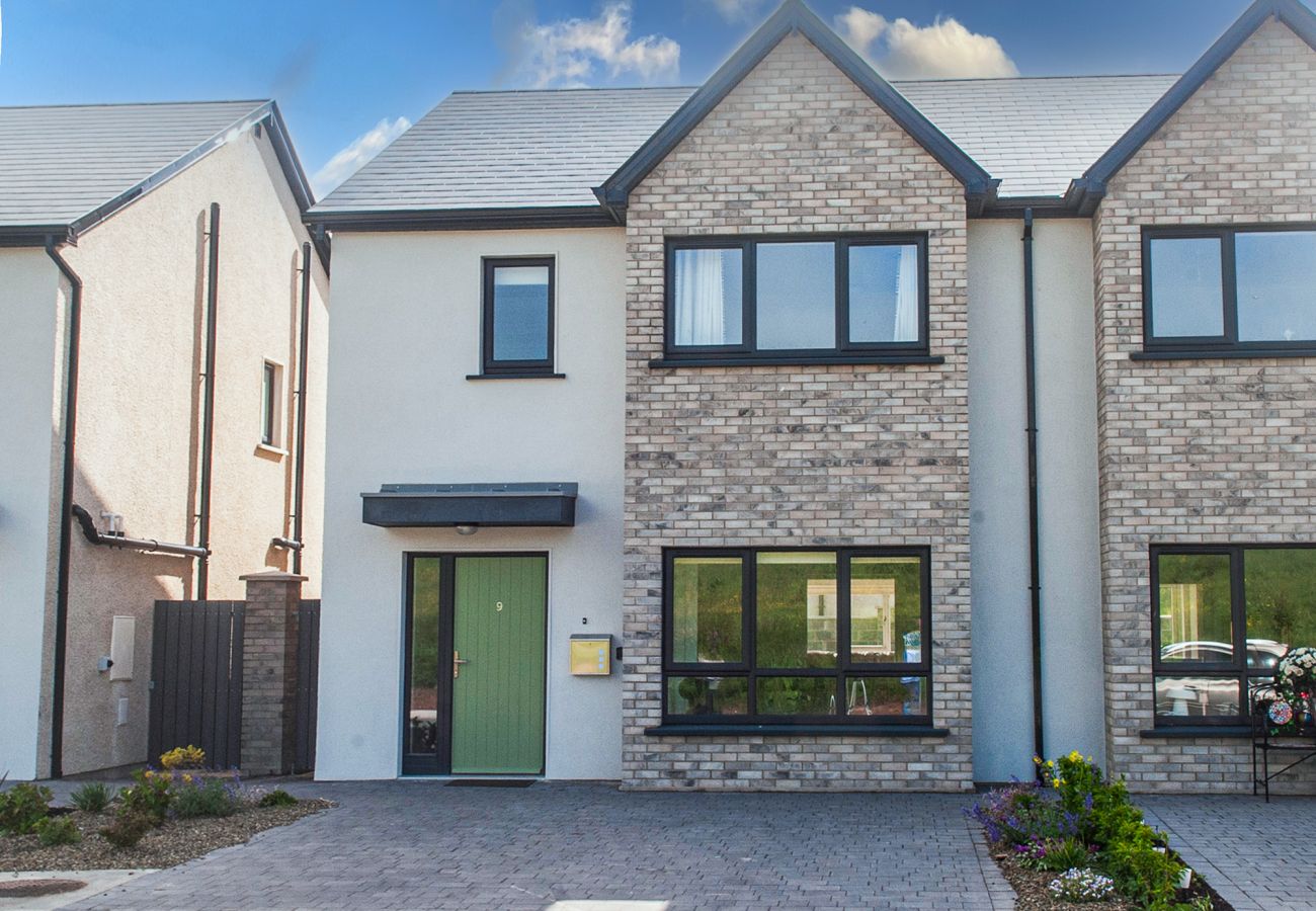 Dunmore East Sunrise Meadows Holiday Home. Modern holiday home sleeps 6. Stylish decore. 