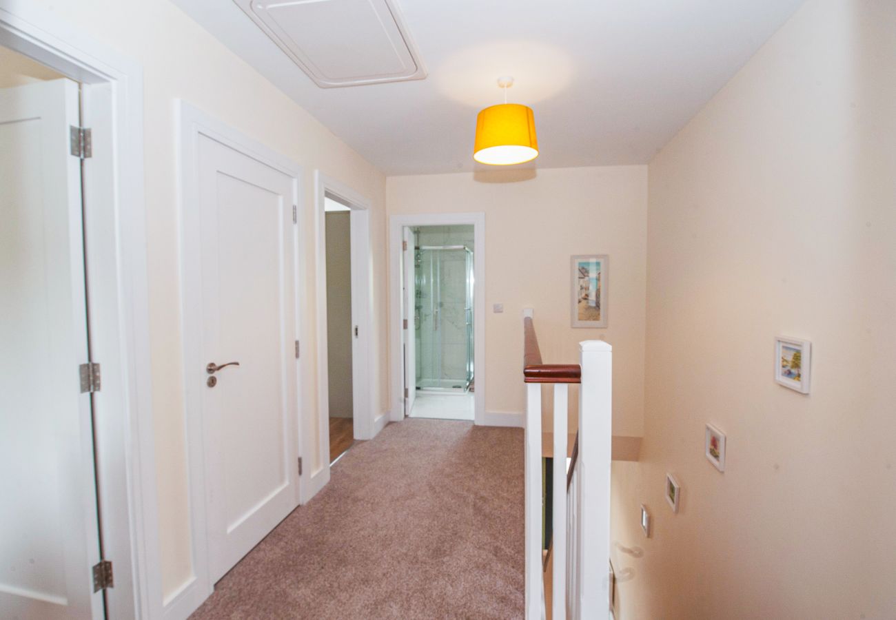 Dunmore East Sunrise Meadows Holiday Home. Bright landing and stairway. 