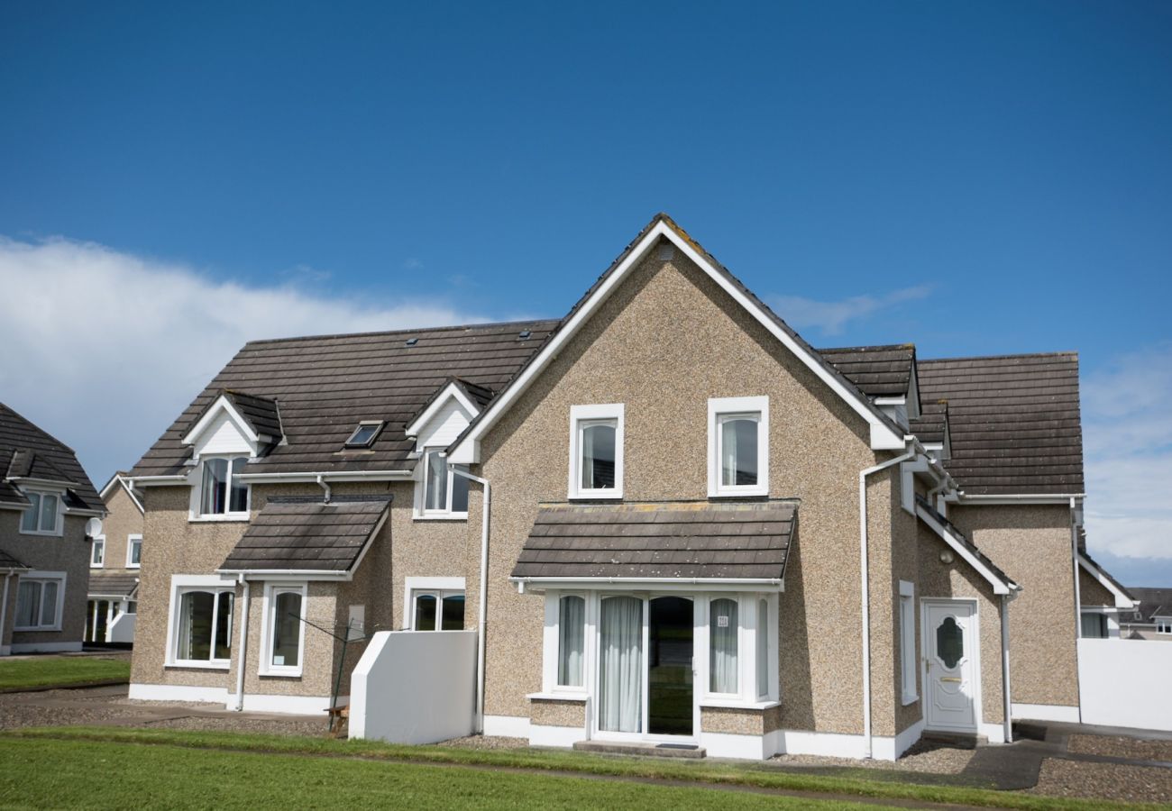 Moore Bay Holiday Village 8D. Kilkee family holiday home. 