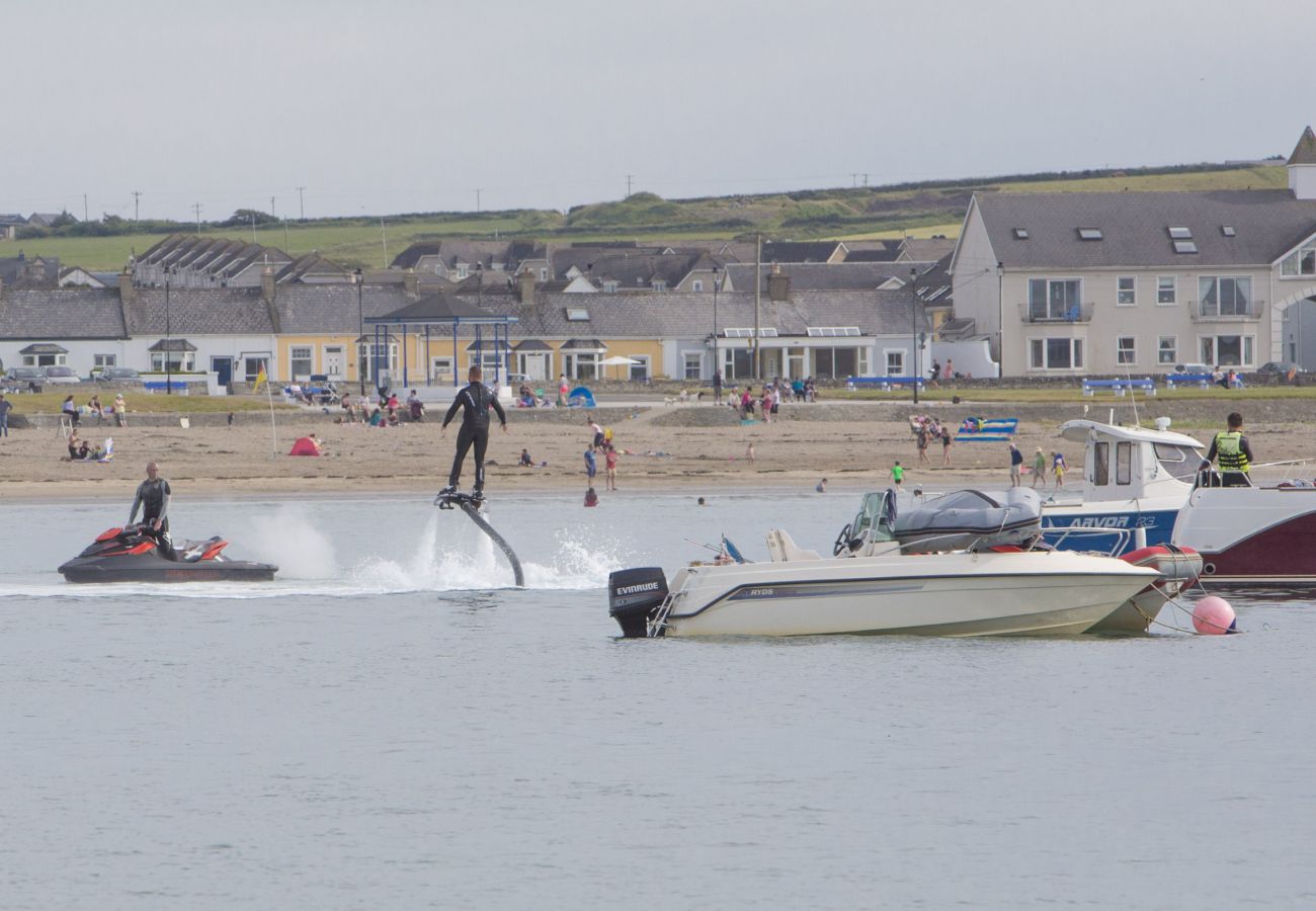 Moore Bay Holiday Village 8D. Kilkee family holiday home. Watersports on beach. 
