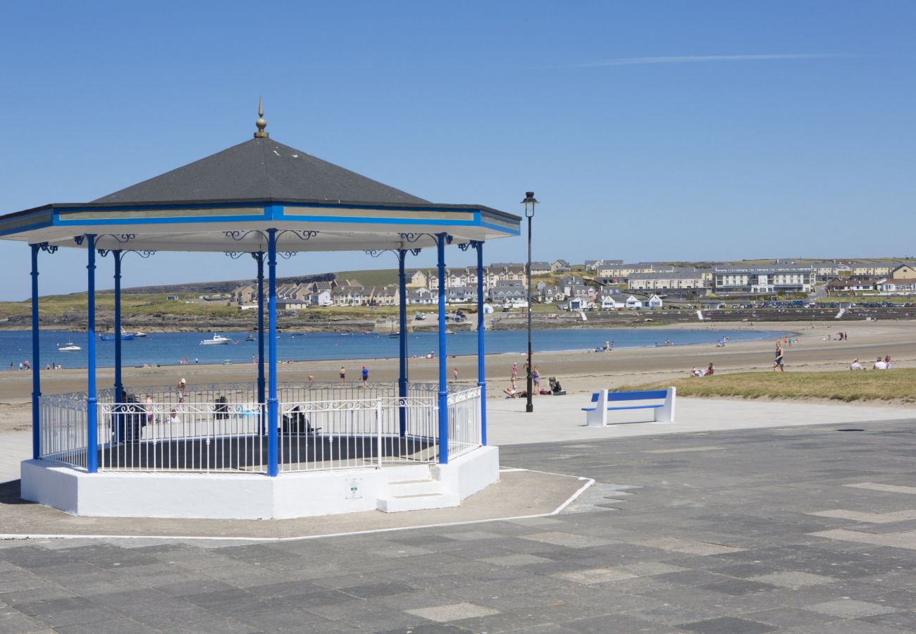 Moore Bay Holiday Village 8D. Kilkee family holiday home. Band Stand, prom seafront. 