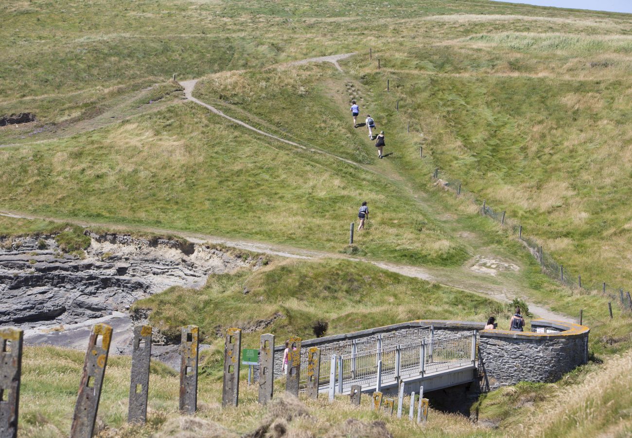 Moore Bay Holiday Village 8D. Kilkee family holiday home. Cliff walks at Georges Head.  